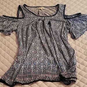 Max Studio Blue and White Patterned Blouse
